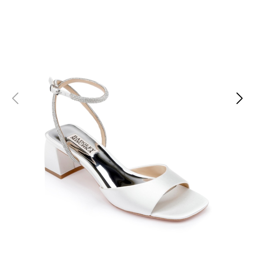 Badgley Mischka Infinity Satin Block Heels Ankle Strap soft white 9.5 bridal